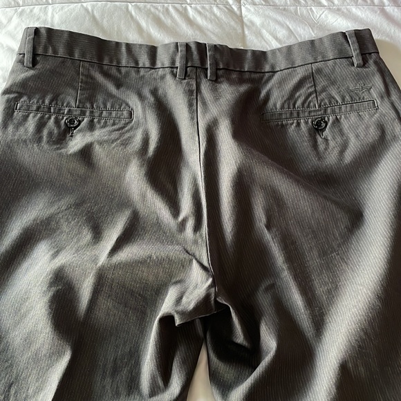 Men’s gray with faint white stripe Dockers size 36x34 - Picture 3 of 4